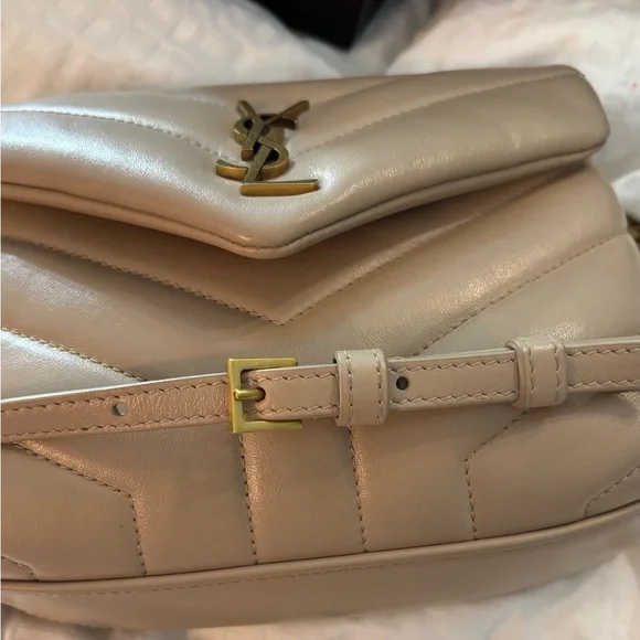 SAINT LAURENT

Calfskin Y Quilted Monogram Toy Loulou Crossbody Bag Dark Beige - Picture 10 of 11